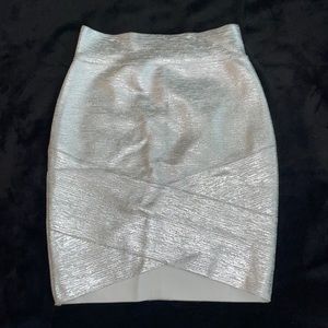Lilly’s Kloset Silver and White Skirt Size S